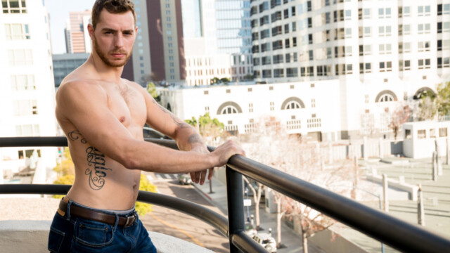 Carter Woods Teases and Pleases in Steamy Solo Session